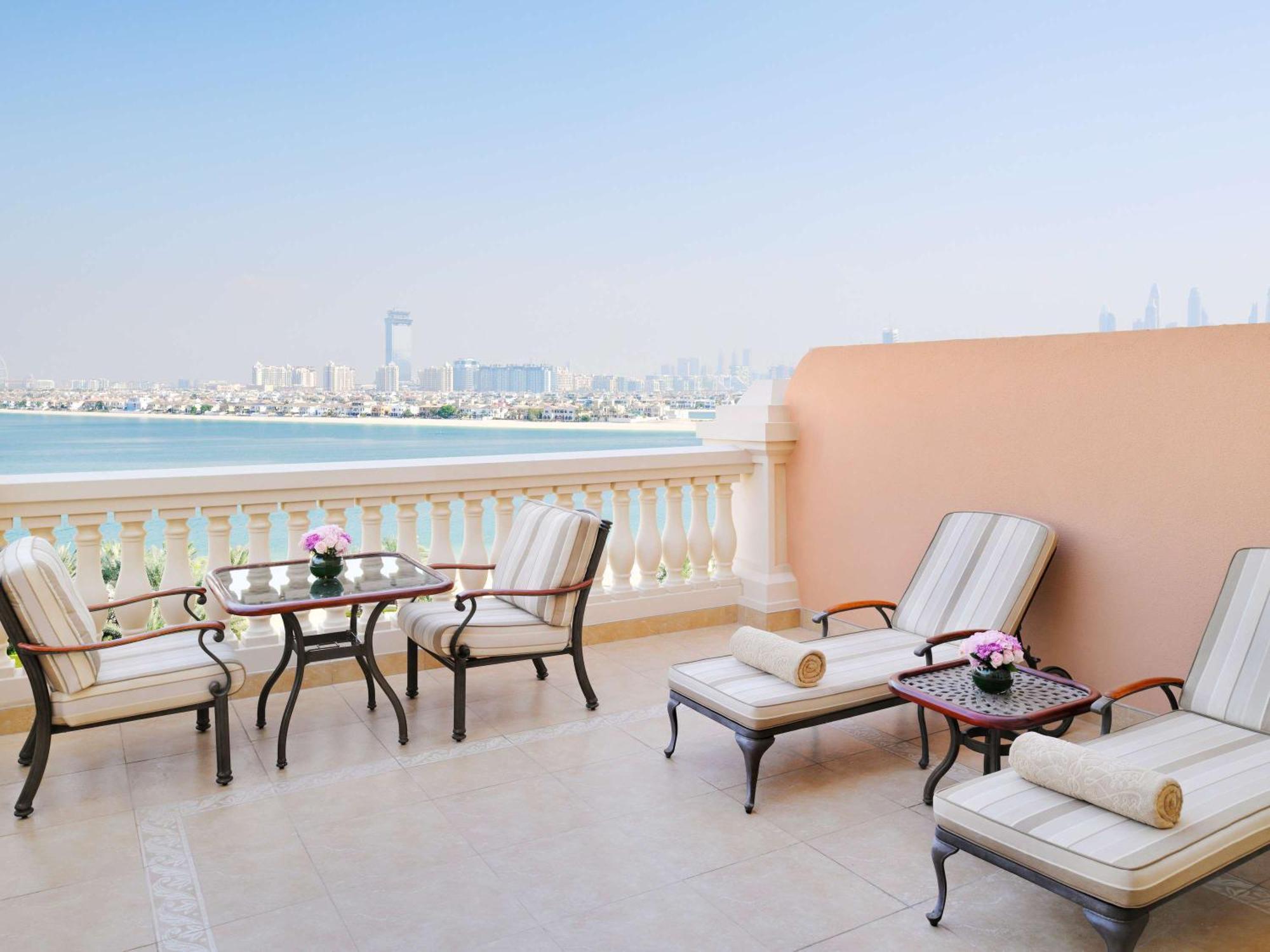 Raffles The Palm منتجع