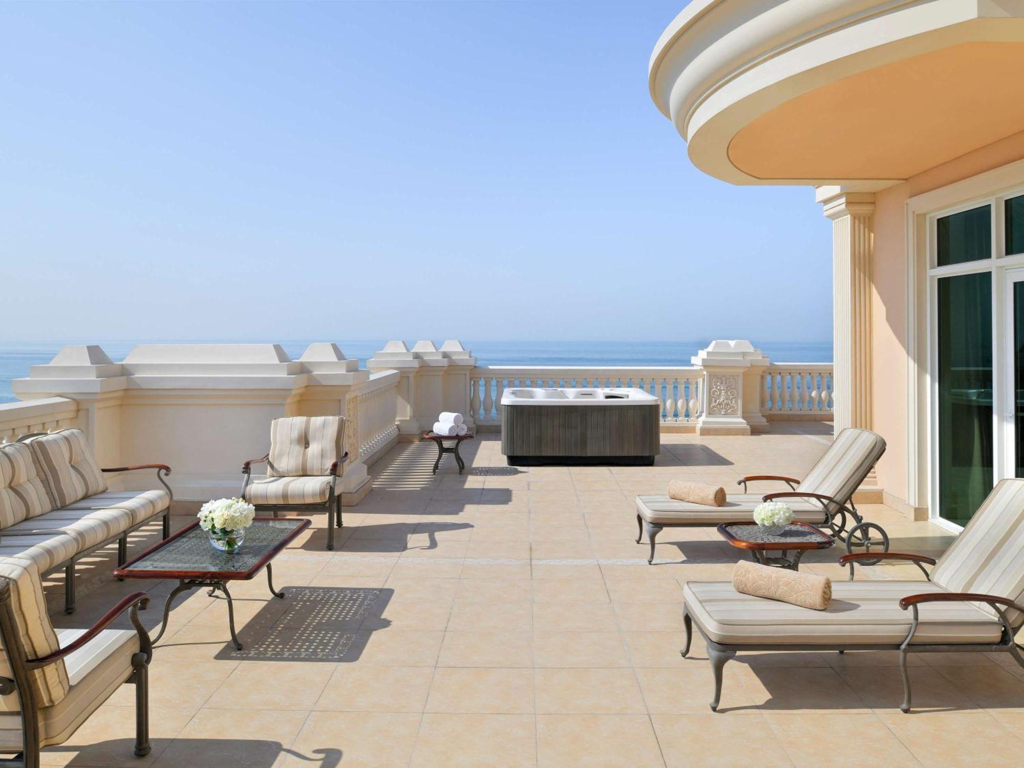 Resort Raffles The Palm 5*