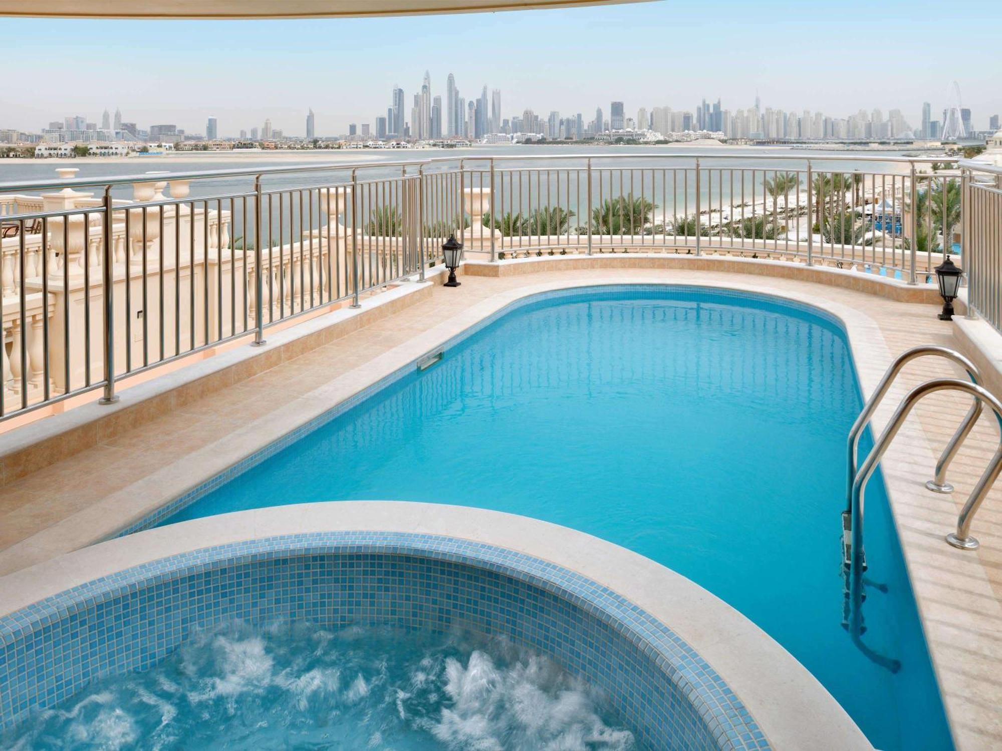 Resort Raffles The Palm 5*
